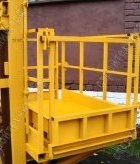 мачтовый подъемник ПМГ-1000 с выкатным лотком и грузовой платформой